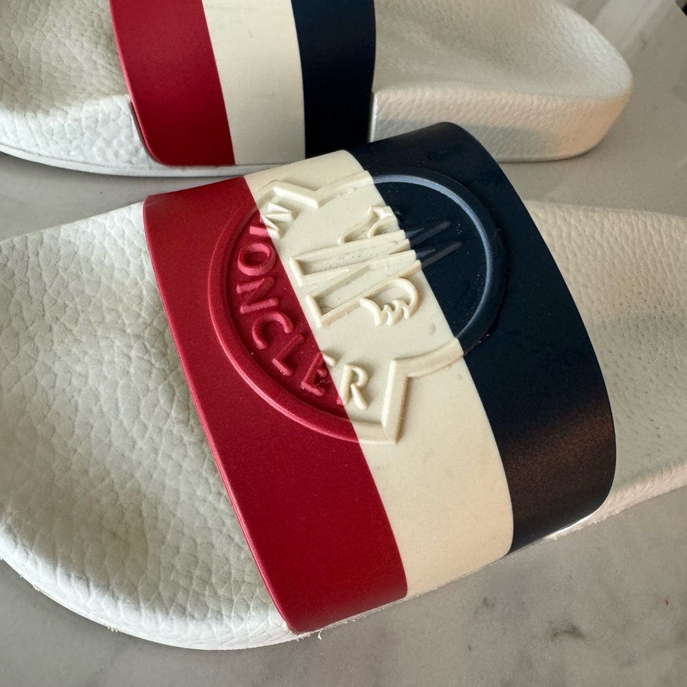 MONCLER SLIDES SIZE 6